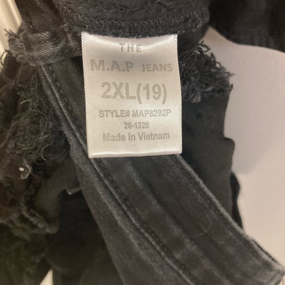 The M.A.P Distressed Black Denim Sexy Ripped Shorts Fringed Raw Hem Women’s 2XL - Picture 8 of 10